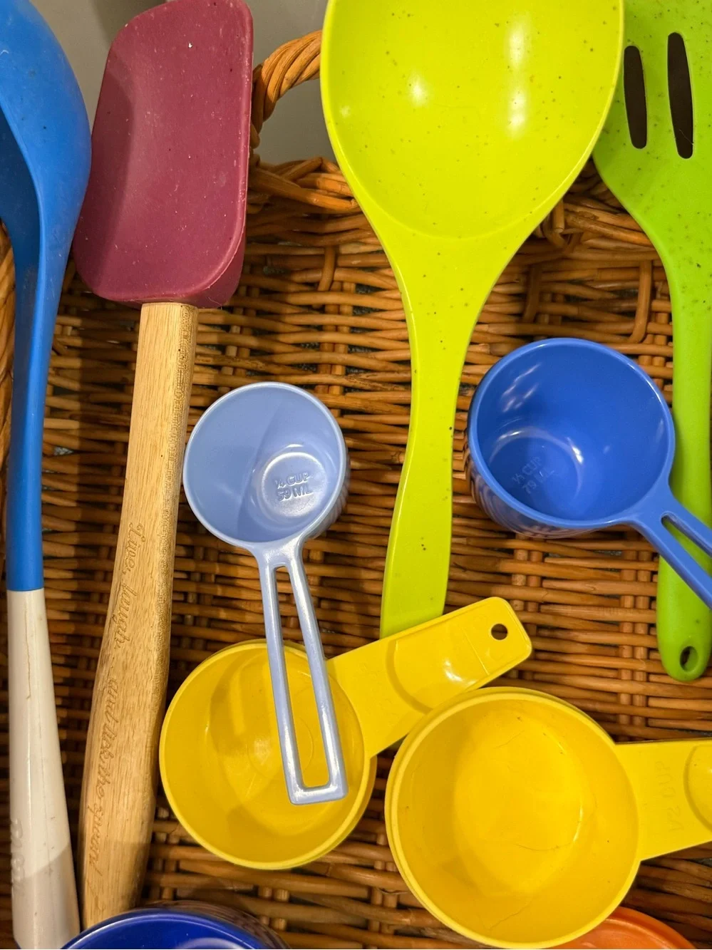 Kitchen Utensil & Measuring Cup Bundle Lot